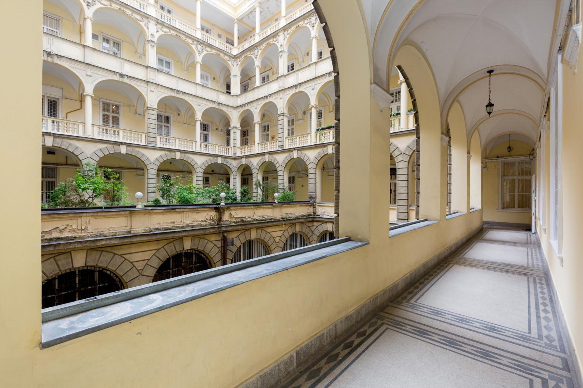 K4 Studio Apartments Budapest Luaran gambar